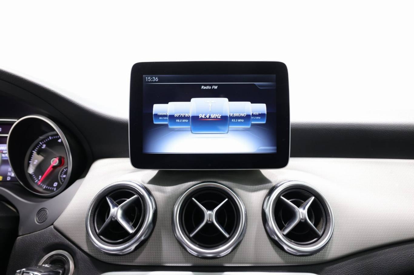 MERCEDES-BENZ GLA 200 9