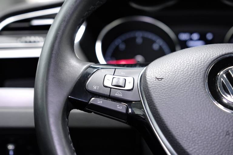 VOLKSWAGEN Touran 20