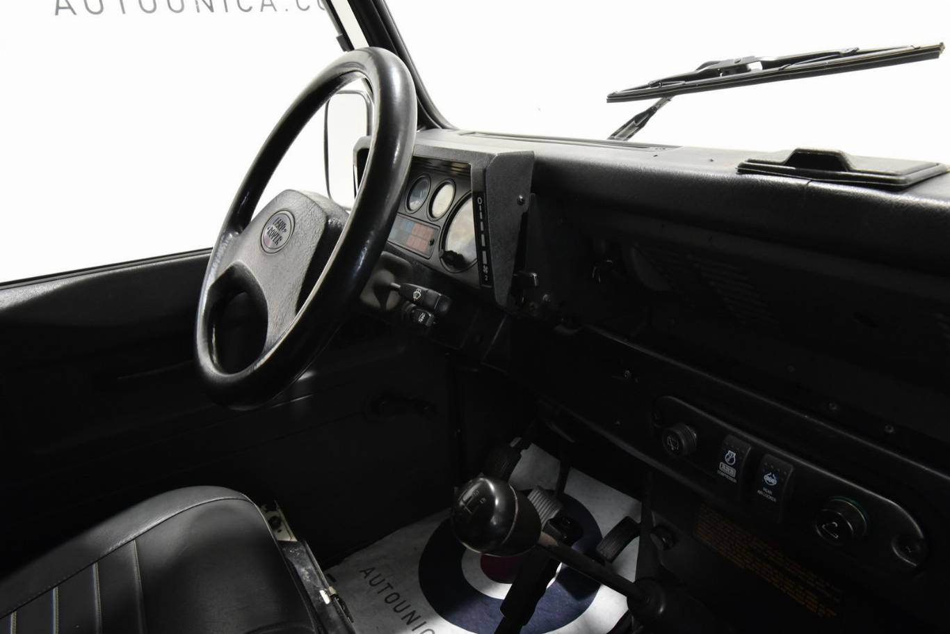 LAND ROVER Defender 28