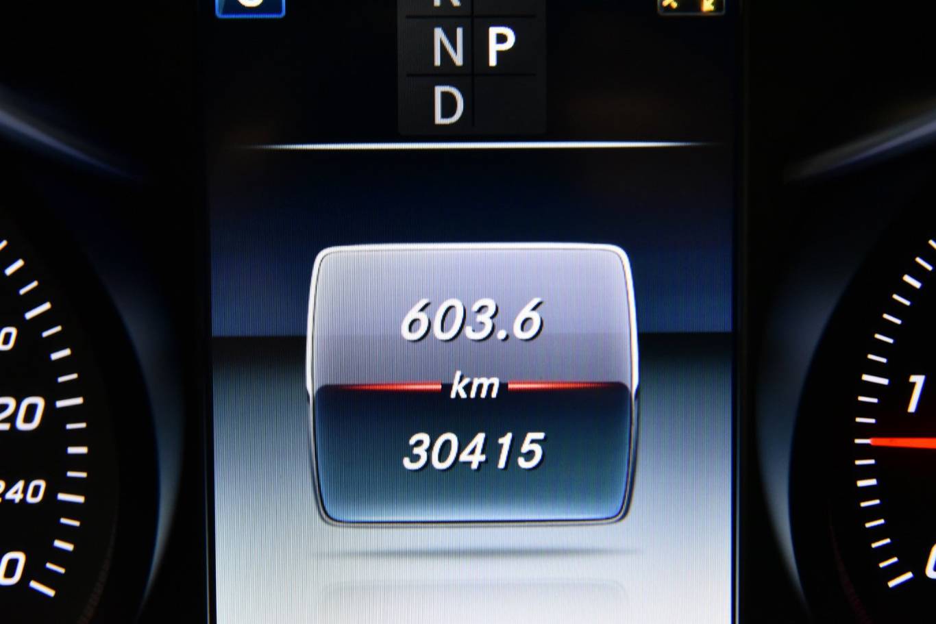 MERCEDES-BENZ GLC 220 25