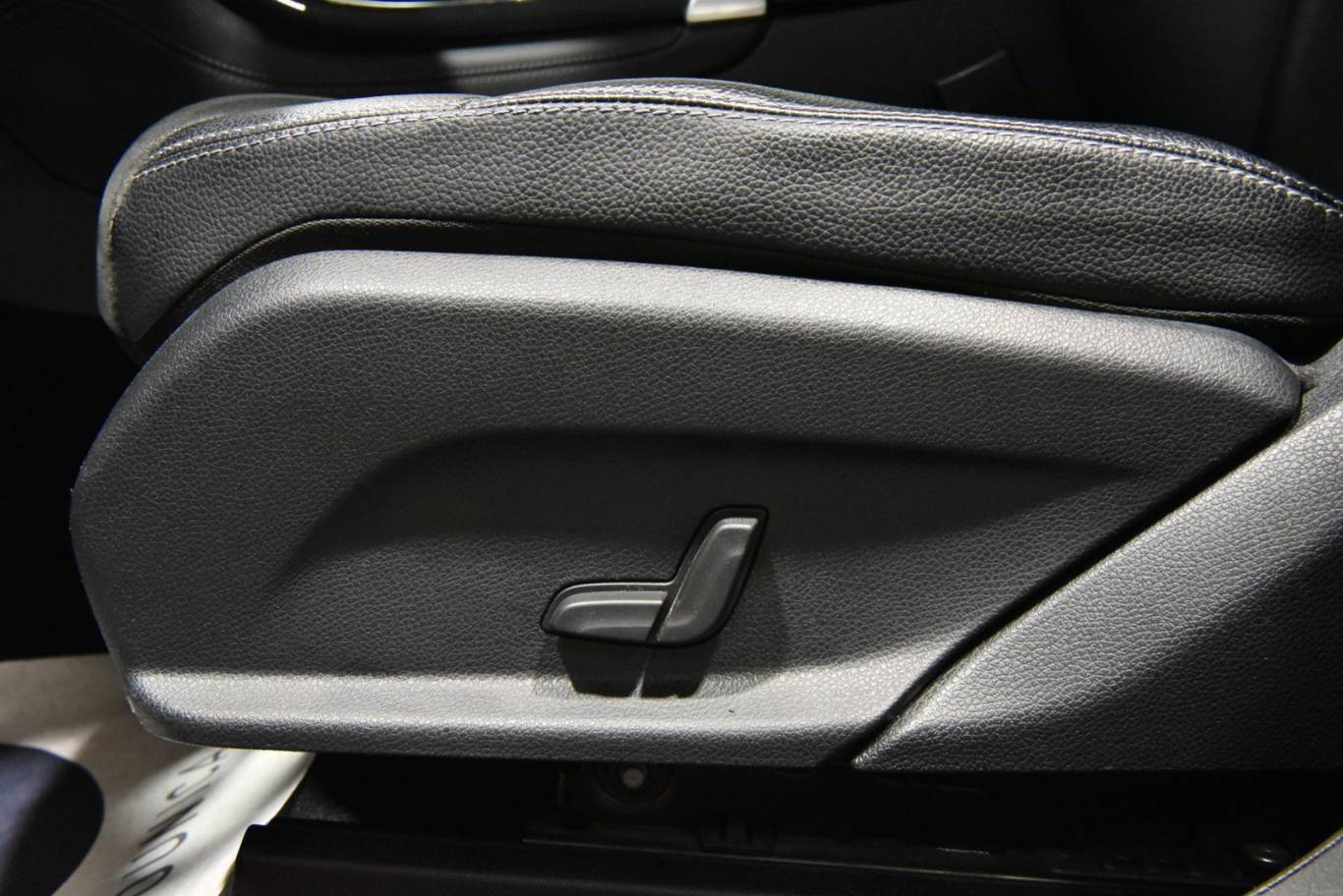 MERCEDES-BENZ GLC 220 24