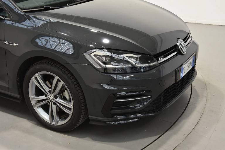 VOLKSWAGEN Golf 44