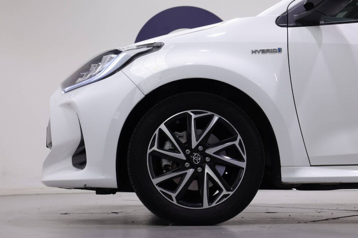 TOYOTA Yaris 18