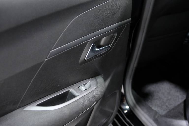 PEUGEOT 208 40