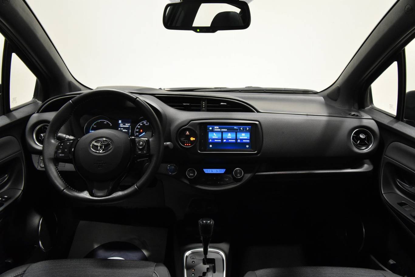TOYOTA Yaris 12