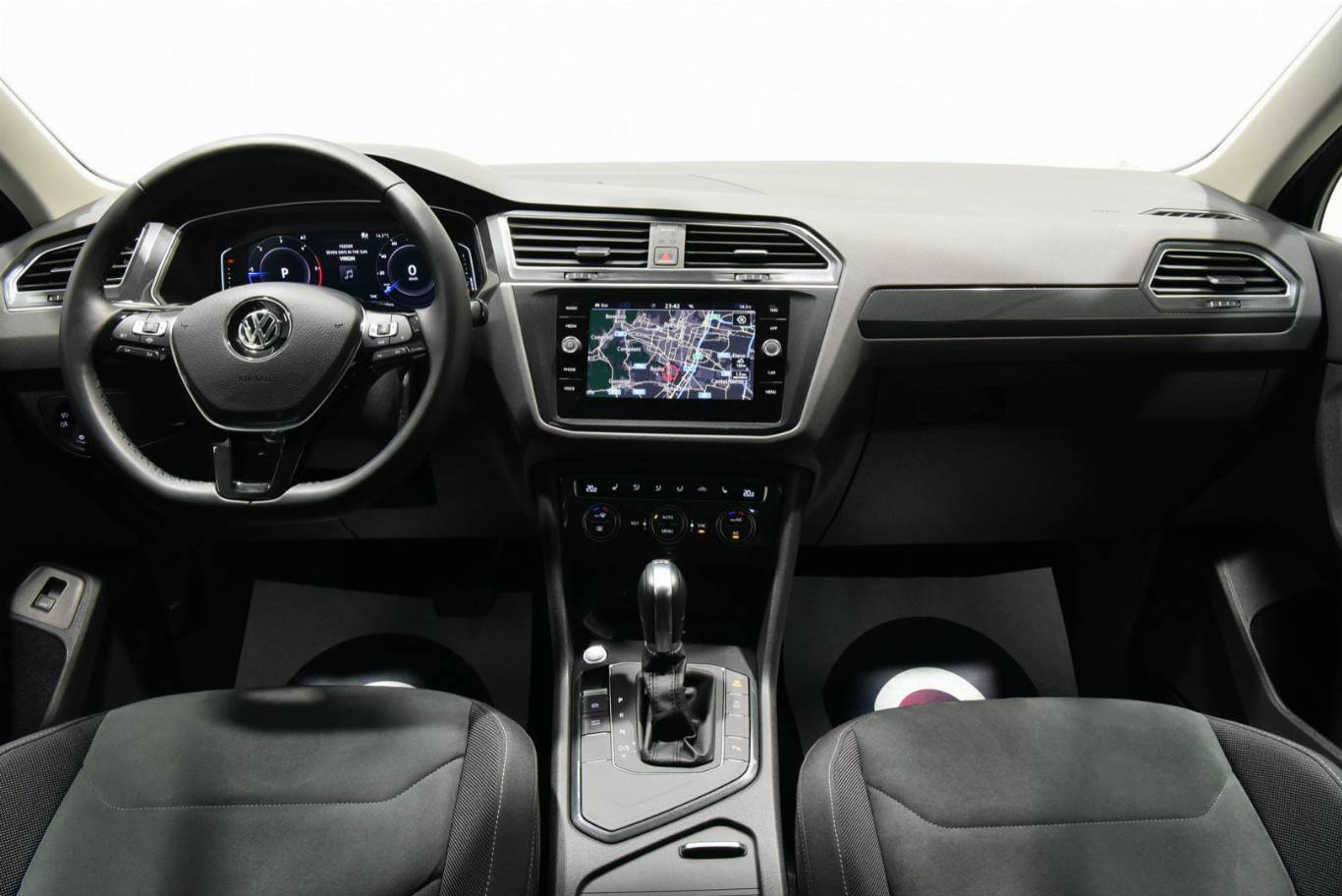 VOLKSWAGEN Tiguan 37
