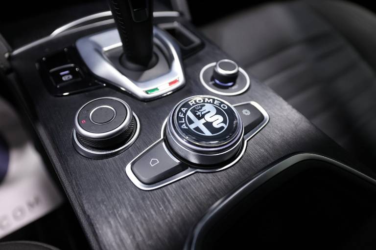 ALFA ROMEO Stelvio 29