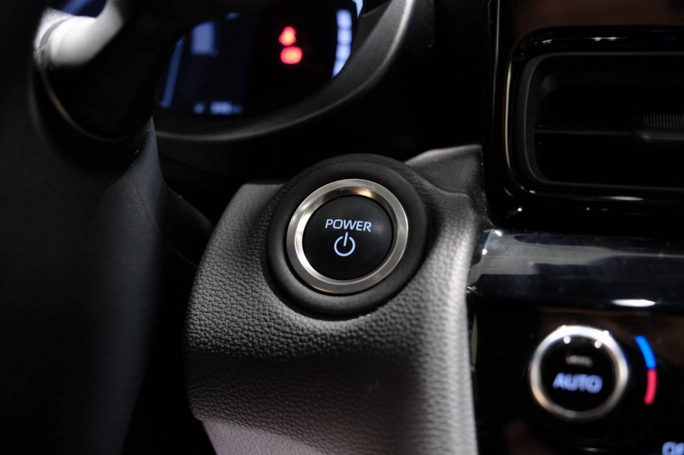 TOYOTA Yaris Cross 27