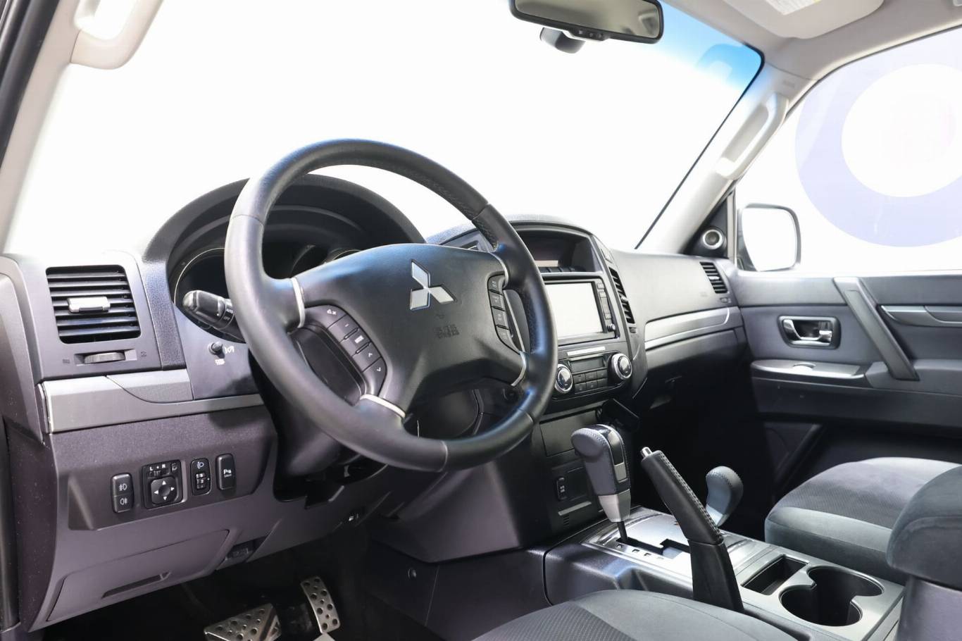 MITSUBISHI Pajero 5