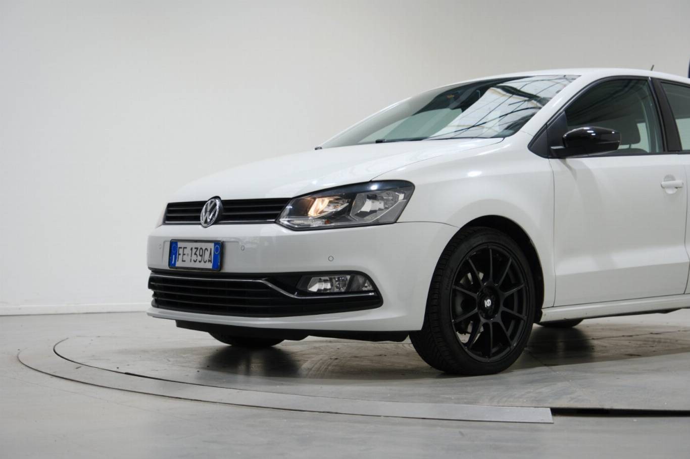 VOLKSWAGEN Polo 12