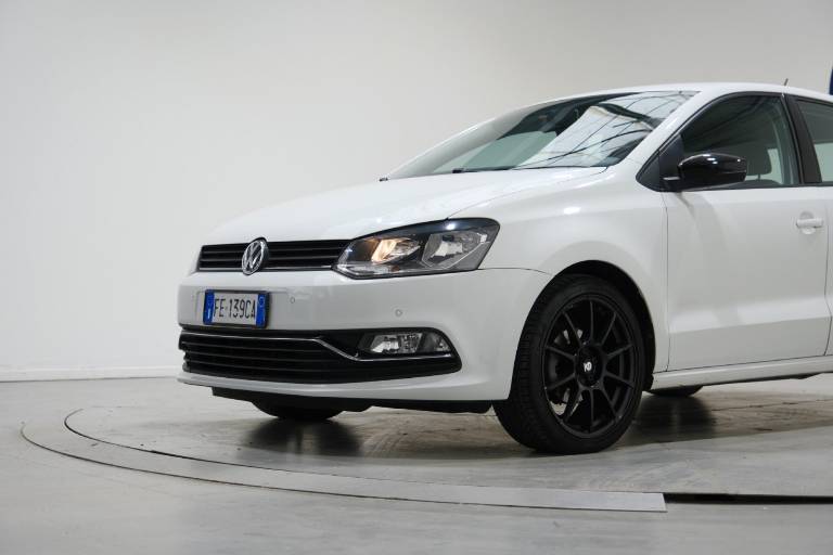VOLKSWAGEN Polo 12