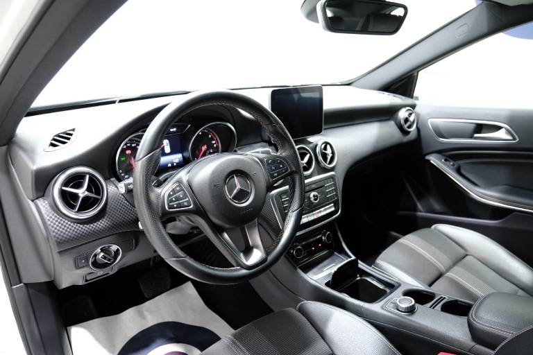 MERCEDES-BENZ A 180 5