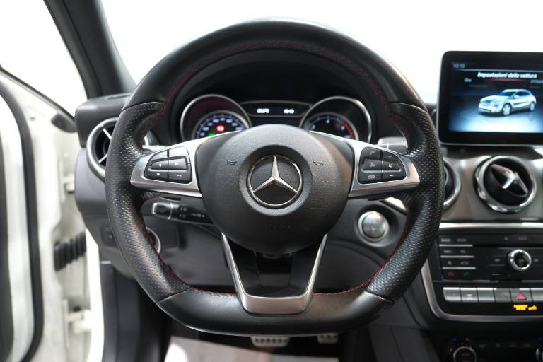 MERCEDES-BENZ GLA 220 7