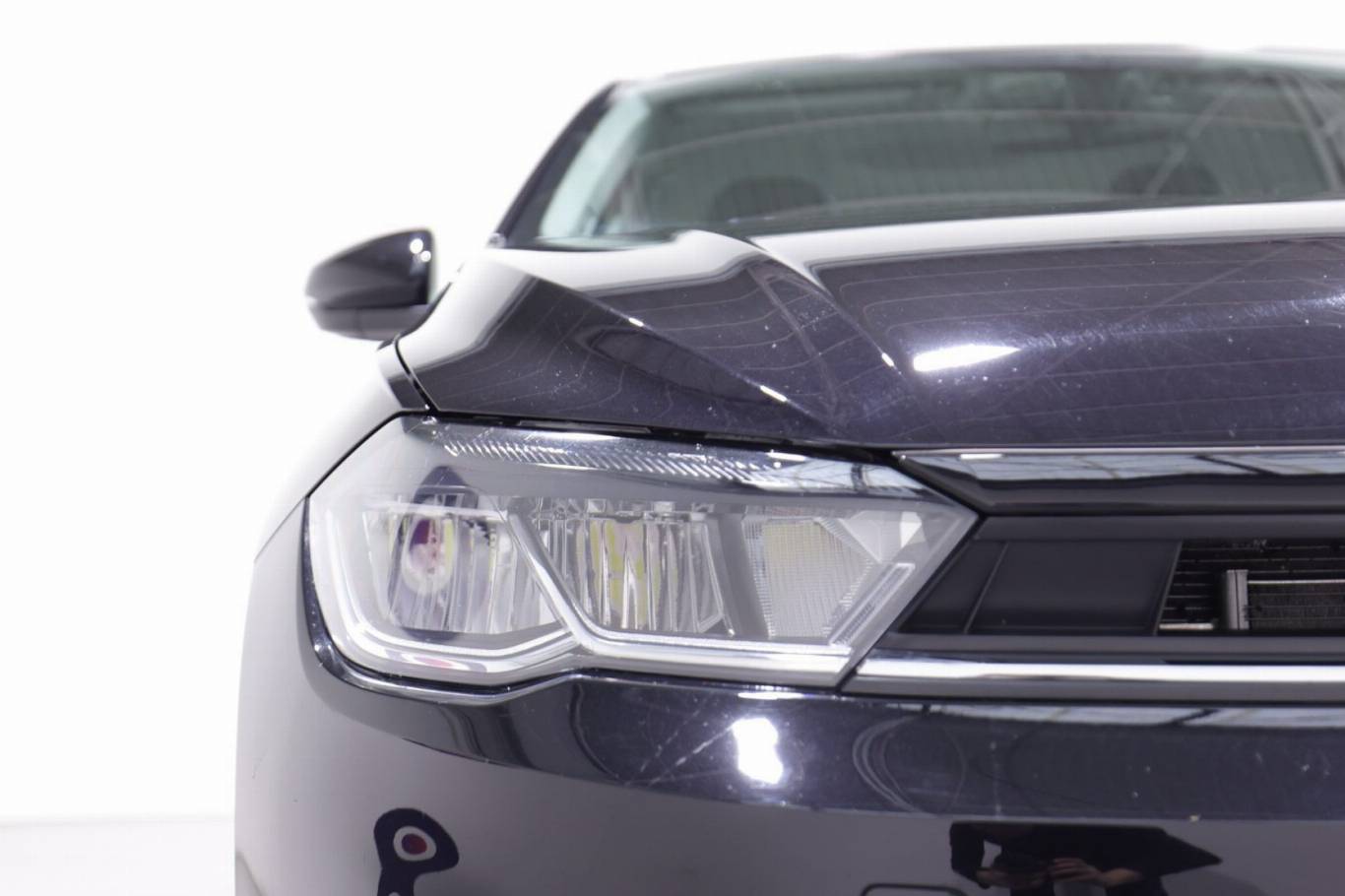VOLKSWAGEN Polo 12