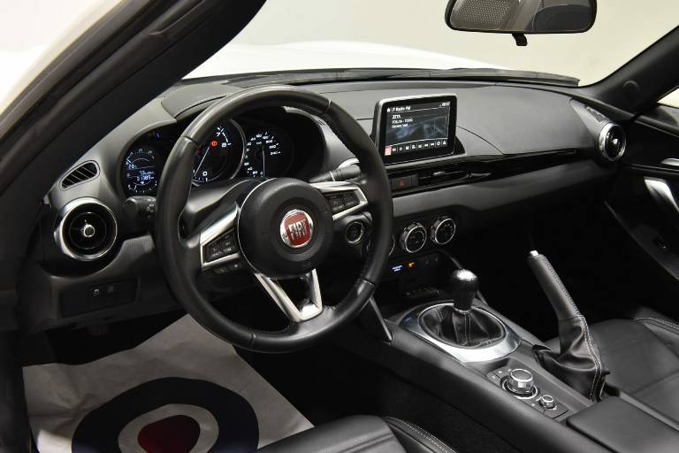 FIAT 124 Spider 3
