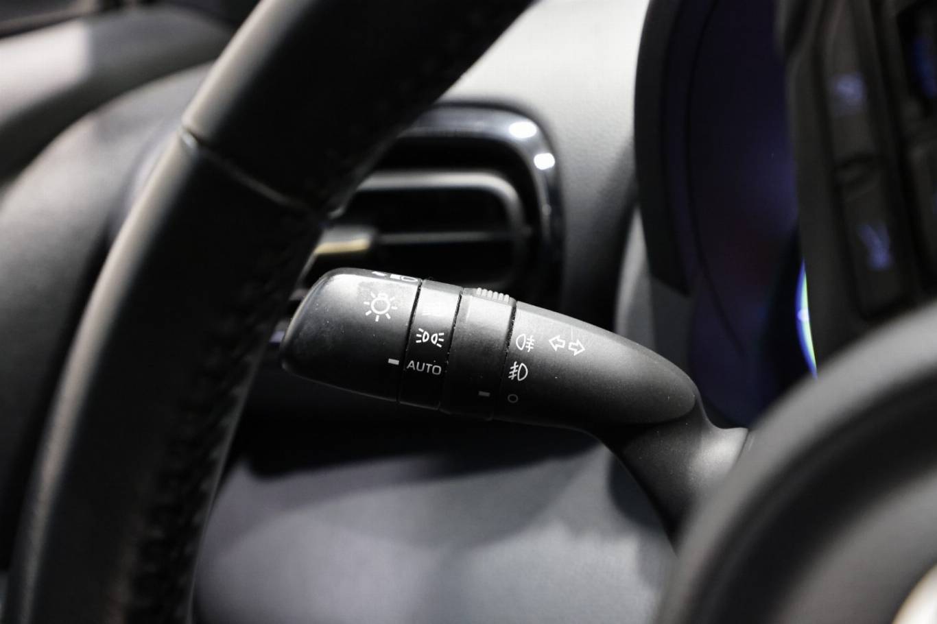 TOYOTA Yaris Cross 23