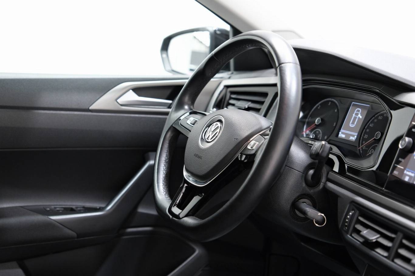 VOLKSWAGEN Polo 53
