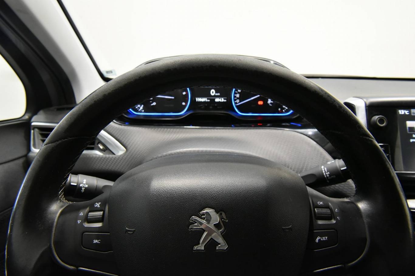 PEUGEOT 2008 9