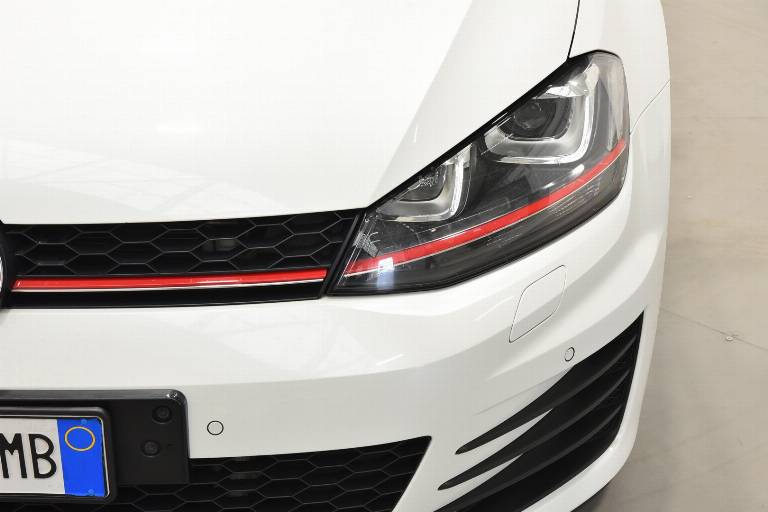 VOLKSWAGEN Golf GTI 34