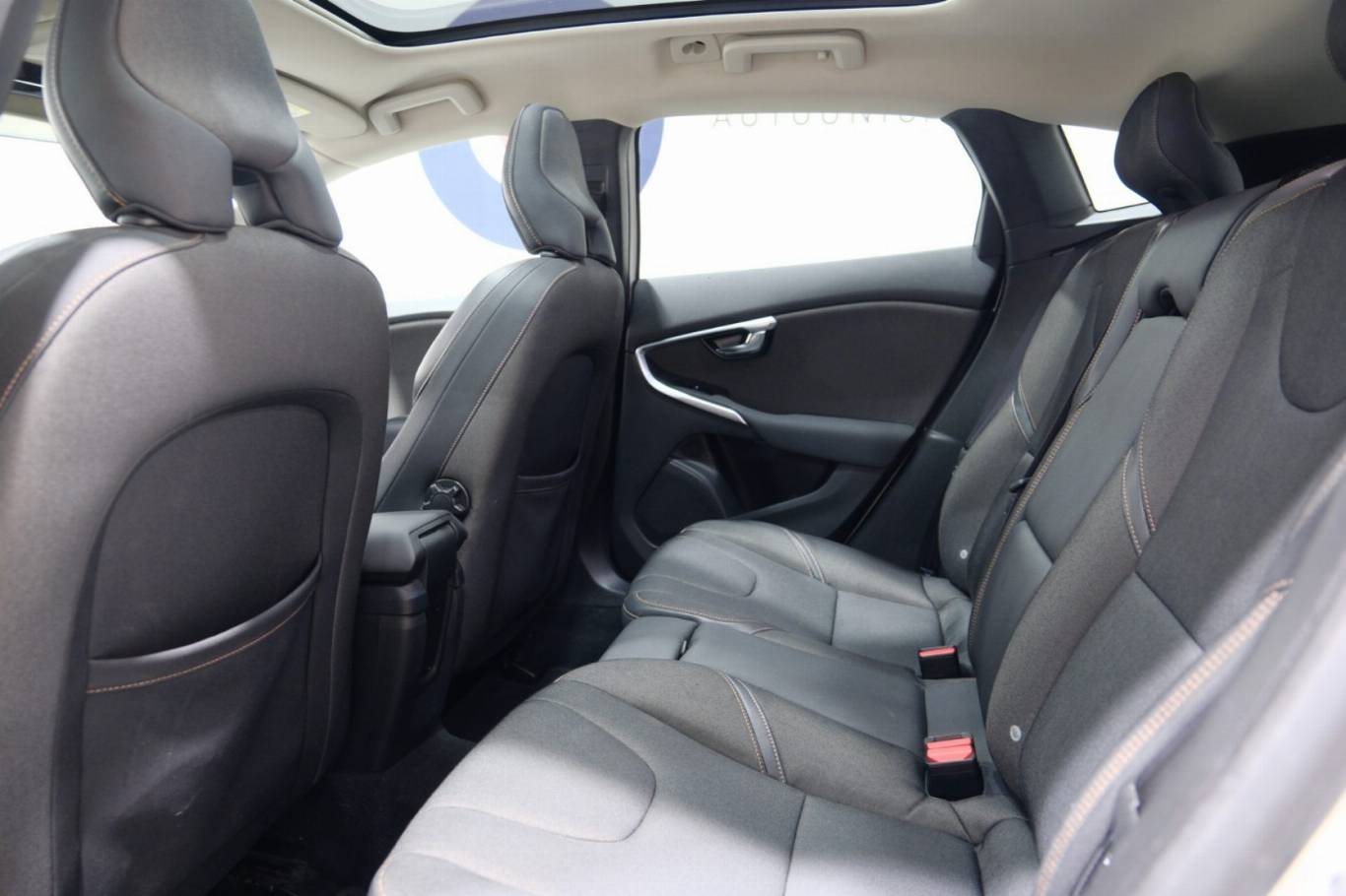 VOLVO V40 Cross Country 36