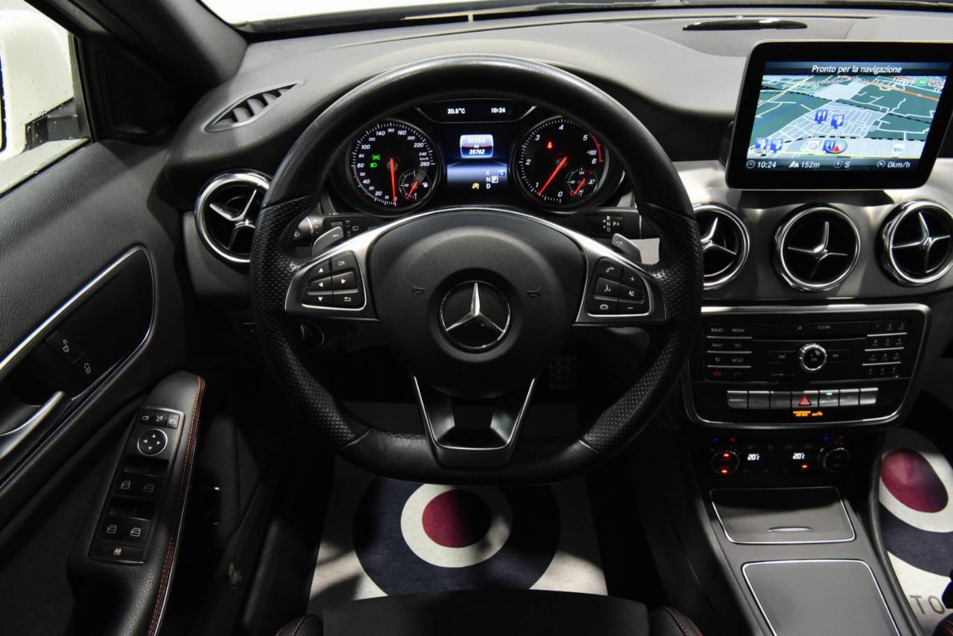 MERCEDES-BENZ GLA 200 23