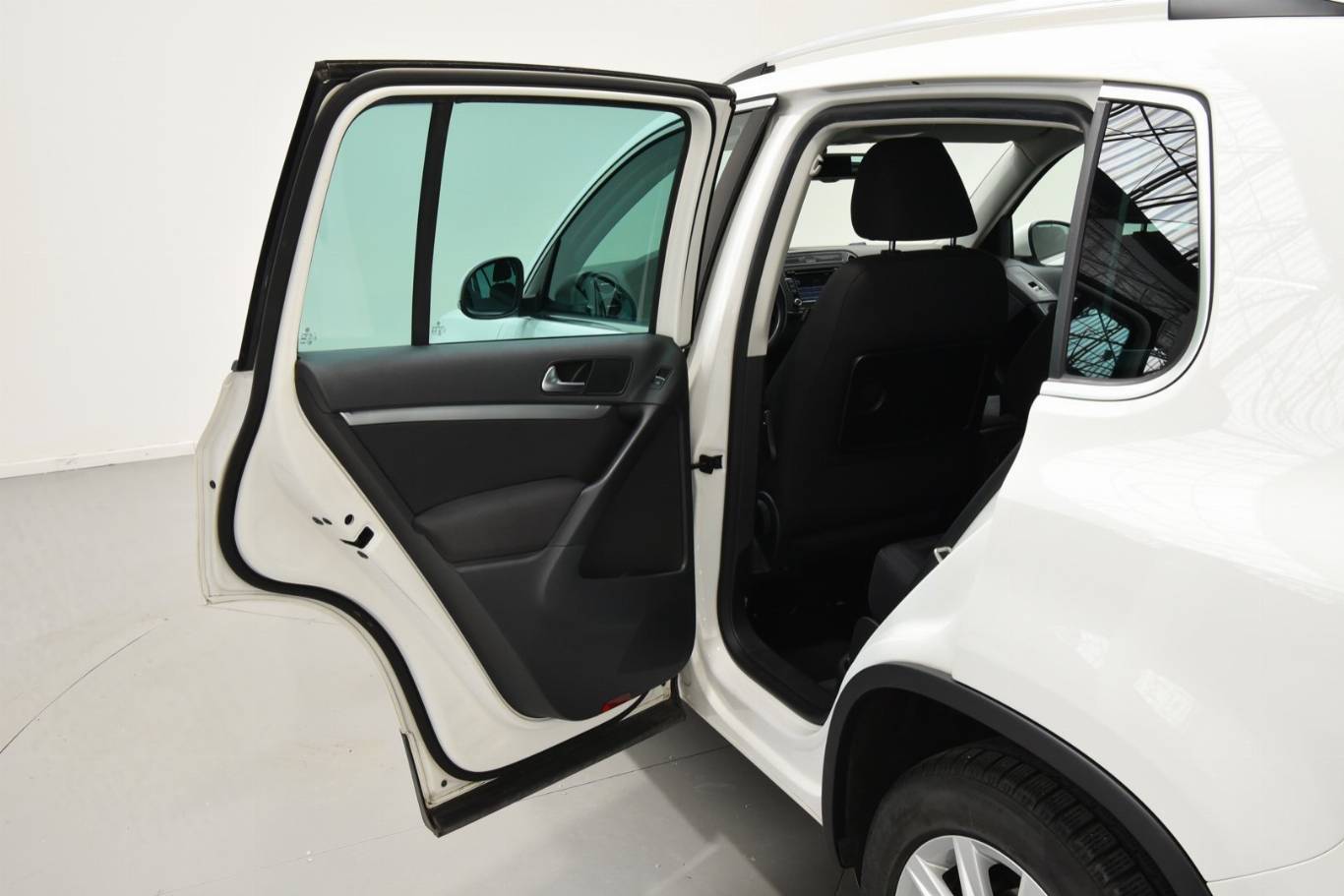 VOLKSWAGEN Tiguan 49