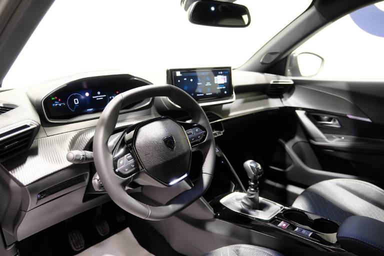 PEUGEOT 2008 5