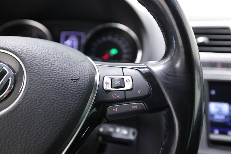 VOLKSWAGEN Polo 21