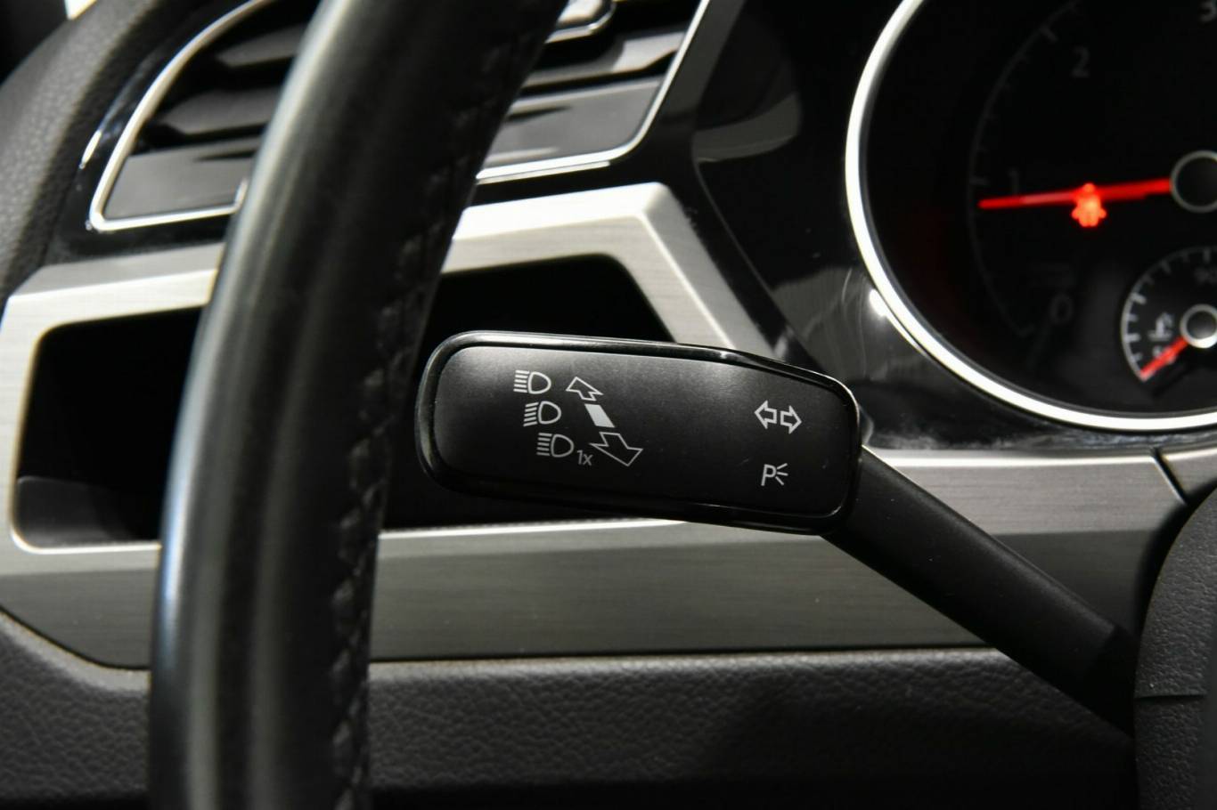 VOLKSWAGEN Touran 26