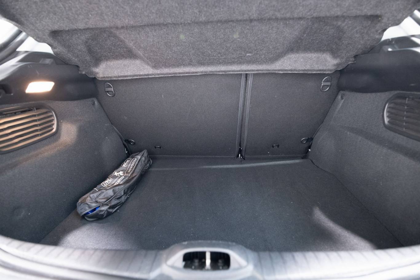 PEUGEOT 208 41