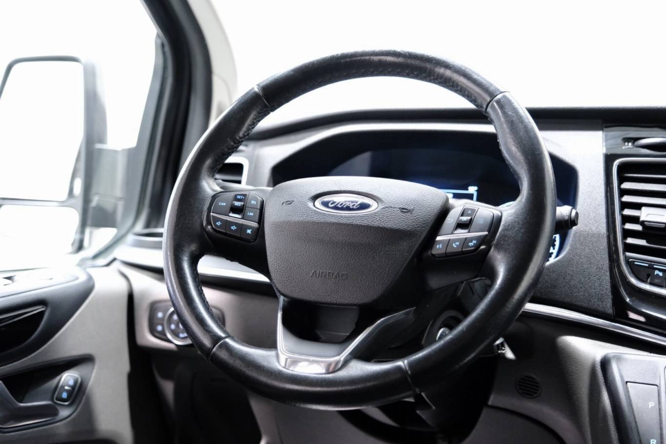 FORD Tourneo Custom 41