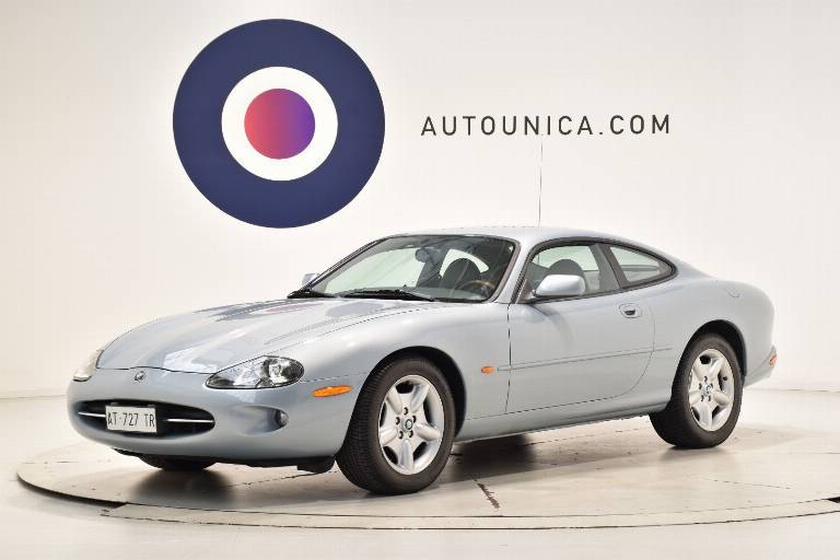 JAGUAR XK8 1