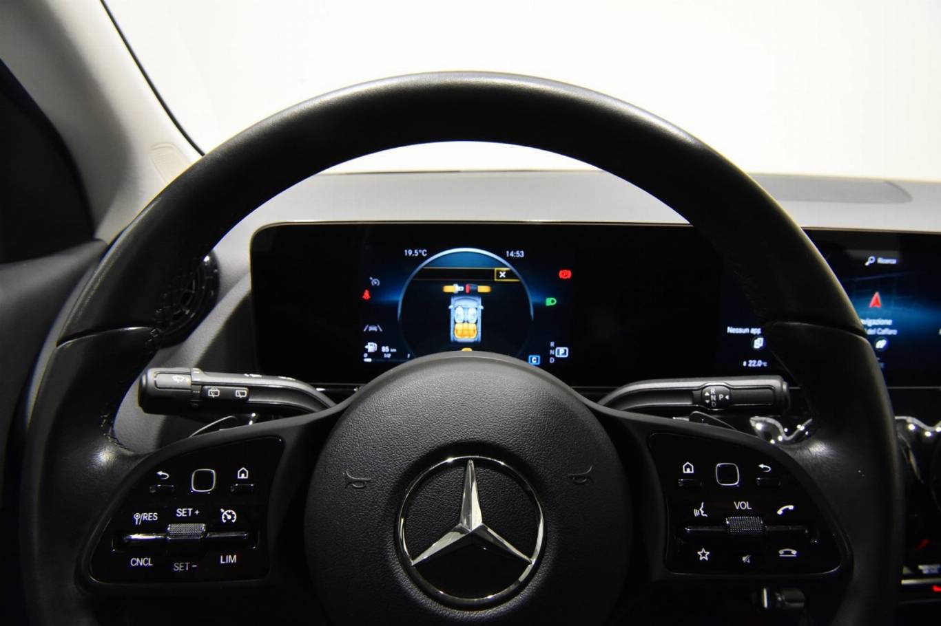 MERCEDES-BENZ GLA 180 24