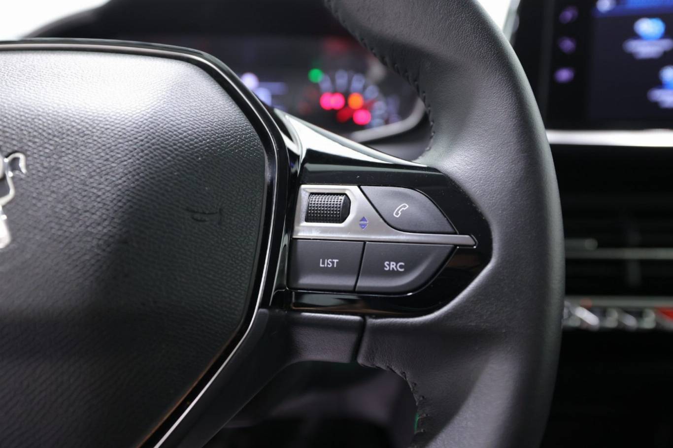 PEUGEOT 208 21