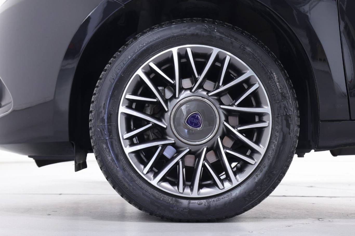 LANCIA Ypsilon 13