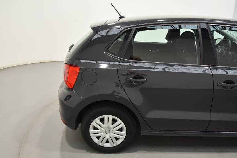 VOLKSWAGEN Polo 41
