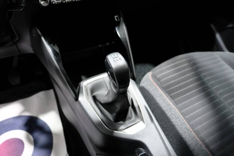 PEUGEOT 208 30