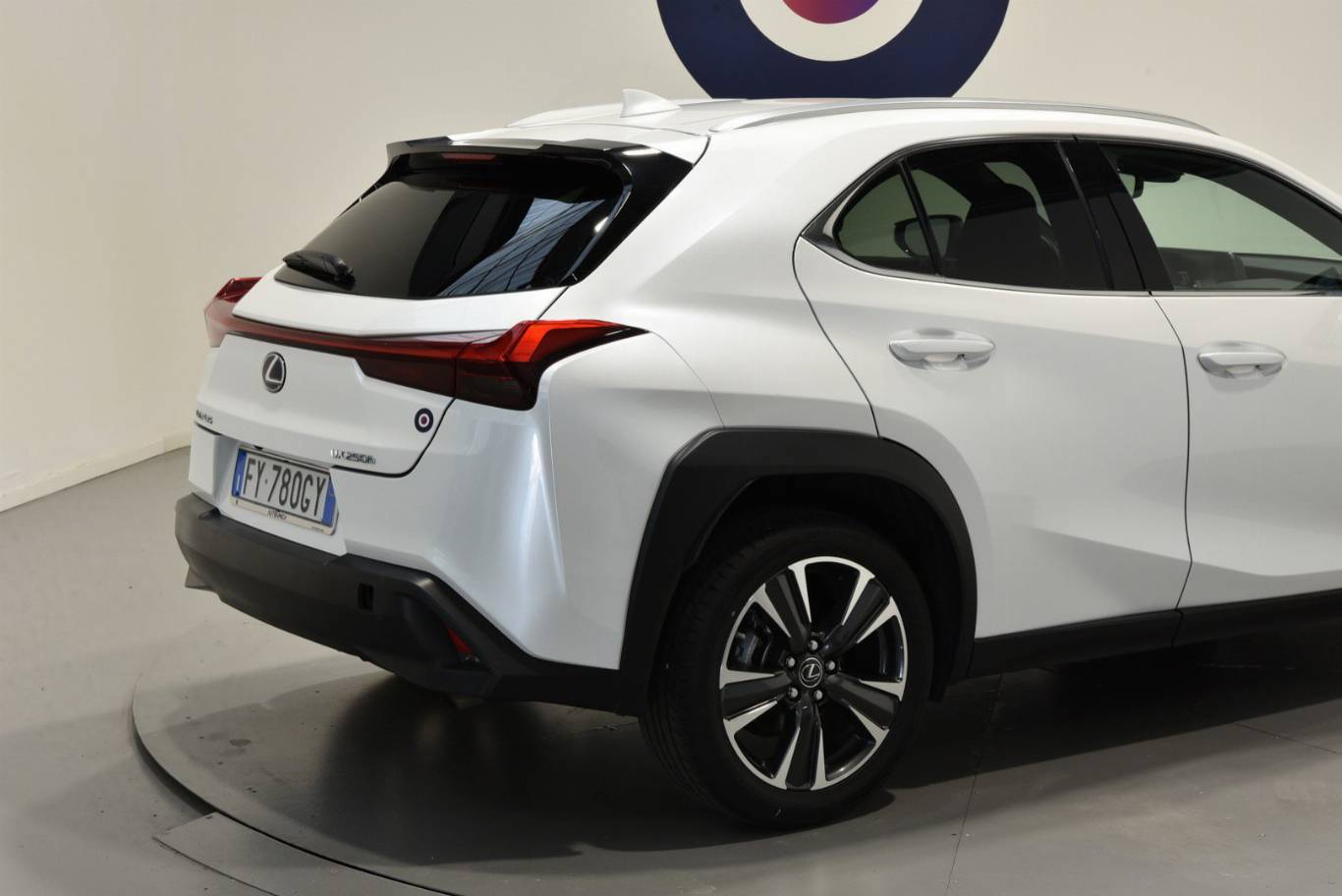 LEXUS UX 250h 18
