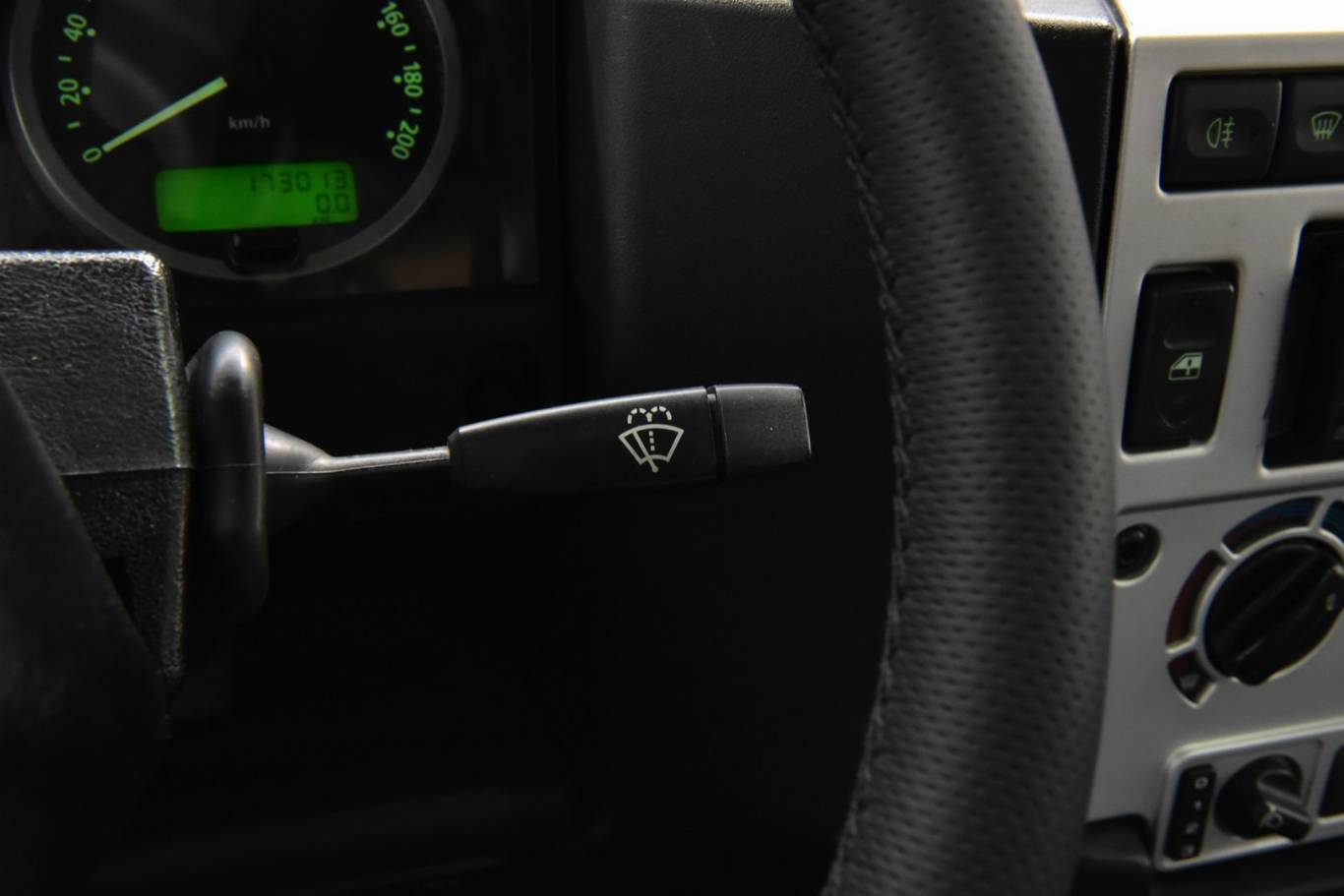 LAND ROVER Defender 26