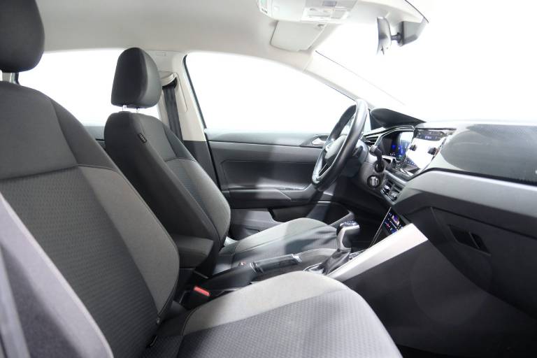 VOLKSWAGEN Polo 11