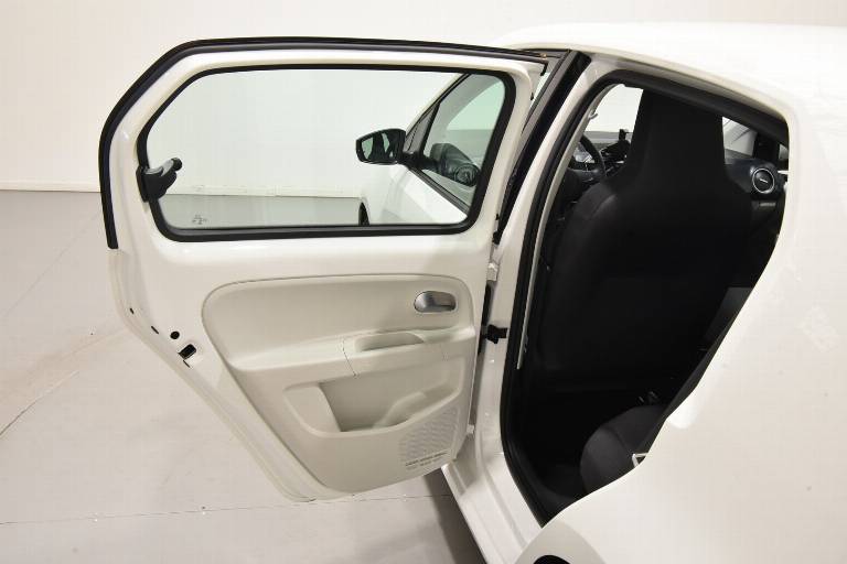 VOLKSWAGEN Up! 7
