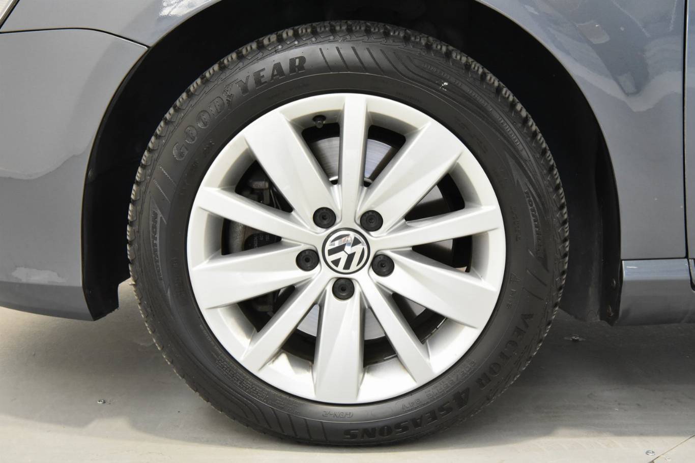 VOLKSWAGEN Passat 33