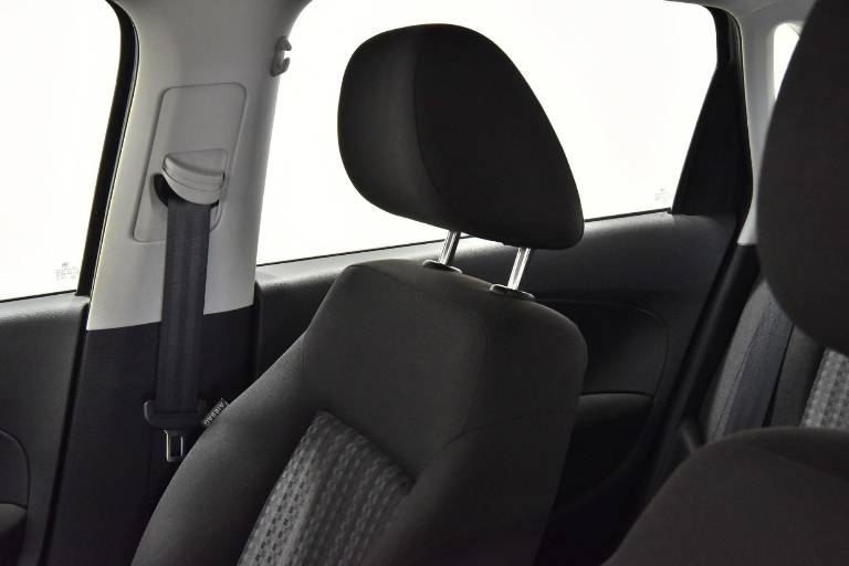 VOLKSWAGEN Polo 4