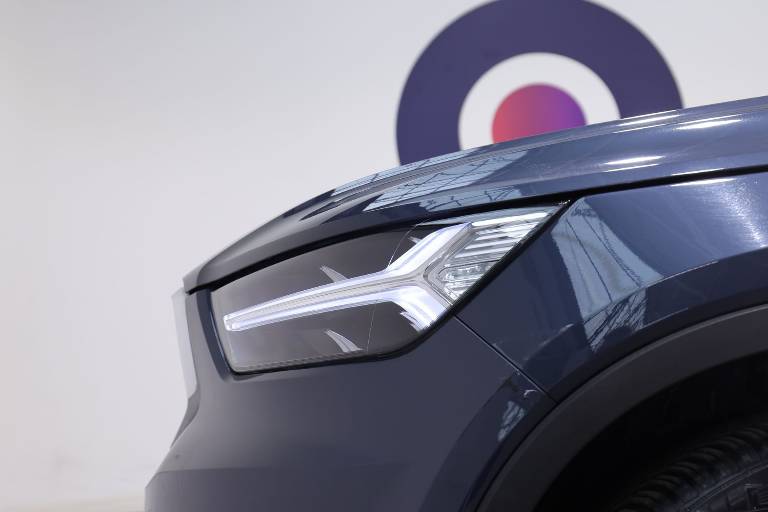 VOLVO XC40 10