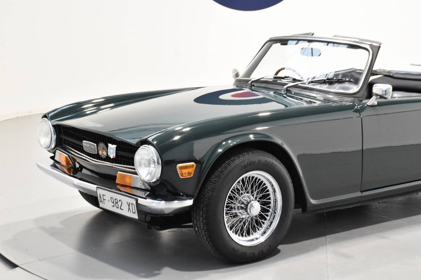 TRIUMPH TR6 14