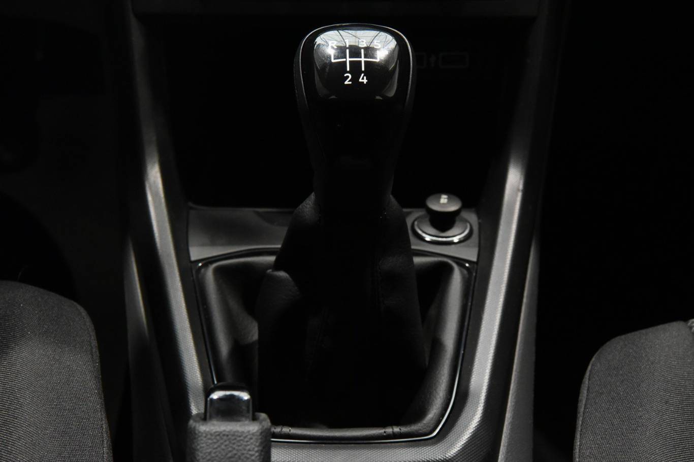 VOLKSWAGEN T-Cross 10