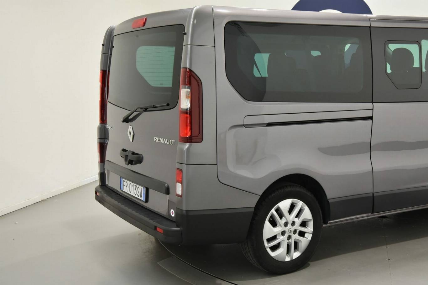 RENAULT Trafic 27