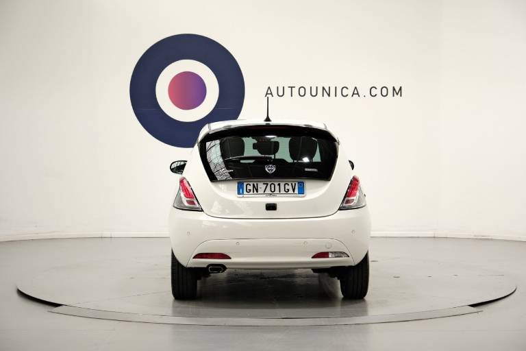 LANCIA Ypsilon 16