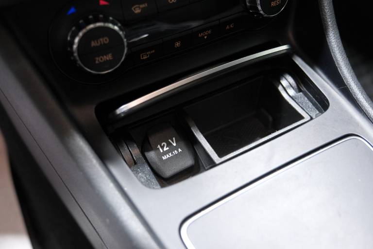 MERCEDES-BENZ GLA 220 29