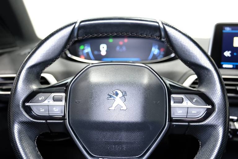 PEUGEOT 3008 7